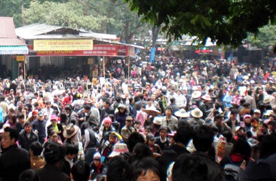 Hội chùa Hương 2011: "Xử" nghiêm quán hàng bán thịt thú rừng giả - 1 Hội chùa Hương 2011: "Xử" nghiêm quán hàng bán thịt thú rừng giả - 1