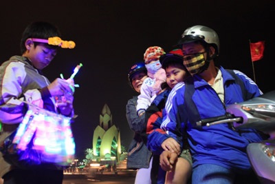 Xa quê mưu sinh không Tết - 2 Xa quê mưu sinh không Tết - 2