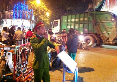 Sinh viên HV Cảnh sát miệt mài tăng cường Tết - 1