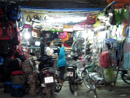 Chen chân đi chợ Tết ngoại thành - 3