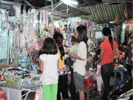 Chen chân đi chợ Tết ngoại thành - 4