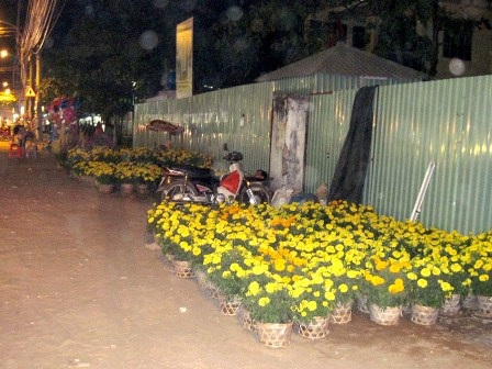 Chen chân đi chợ Tết ngoại thành - 7