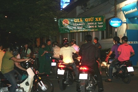 Ngán ngẩm với giá gửi xe ngày cận tết - 2 Ngán ngẩm với giá gửi xe ngày cận tết - 2