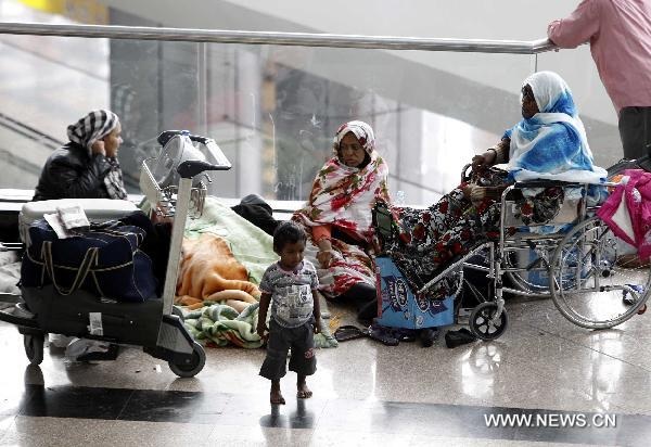 Nhiều nước rút dân khỏi Ai Cập, sân bay quốc tế Cairo hỗn loạn - 8 Nhiều nước rút dân khỏi Ai Cập, sân bay quốc tế Cairo hỗn loạn - 8
