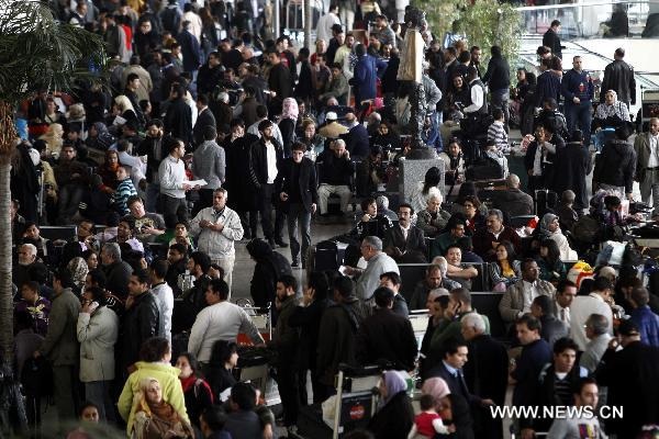 Nhiều nước rút dân khỏi Ai Cập, sân bay quốc tế Cairo hỗn loạn - 1 Nhiều nước rút dân khỏi Ai Cập, sân bay quốc tế Cairo hỗn loạn - 1