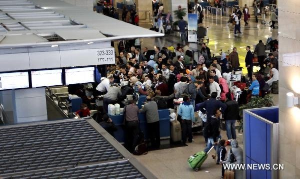 Nhiều nước rút dân khỏi Ai Cập, sân bay quốc tế Cairo hỗn loạn - 5 Nhiều nước rút dân khỏi Ai Cập, sân bay quốc tế Cairo hỗn loạn - 5