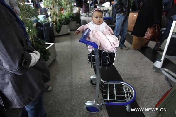 Nhiều nước rút dân khỏi Ai Cập, sân bay quốc tế Cairo hỗn loạn - 4 Nhiều nước rút dân khỏi Ai Cập, sân bay quốc tế Cairo hỗn loạn - 4