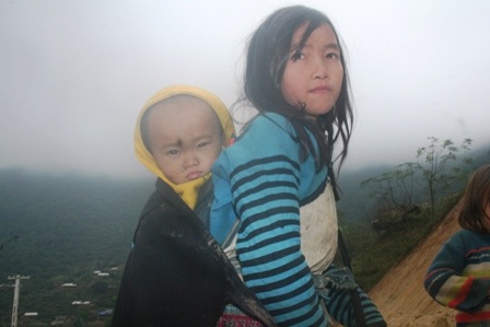 Trẻ nghèo co ro trong giá rét - 6