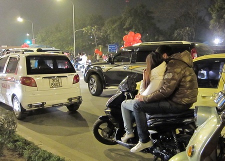 Chùm ảnh: Hà Nội đón giao thừa - 4