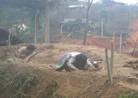 Trẻ nghèo co ro trong giá rét - 2