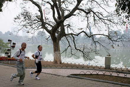 Chuyện lạ ngày thường, chuyện thường ngày Tết - 3 Chuyện lạ ngày thường, chuyện thường ngày Tết - 3