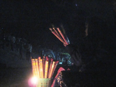 Nha Trang: Bán nhang mưu sinh sau giao thừa - 7