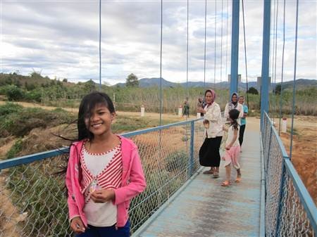 “Làng Dân trí” hạnh phúc qua cầu Khuyến học & Dân trí đi chơi Tết - 9