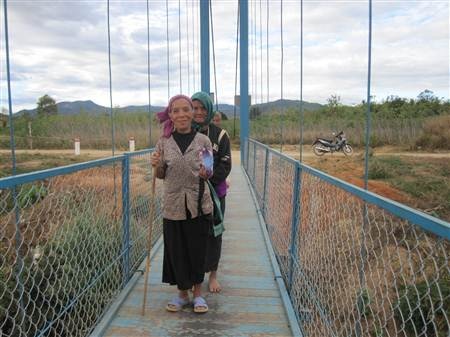 “Làng Dân trí” hạnh phúc qua cầu Khuyến học & Dân trí đi chơi Tết - 10