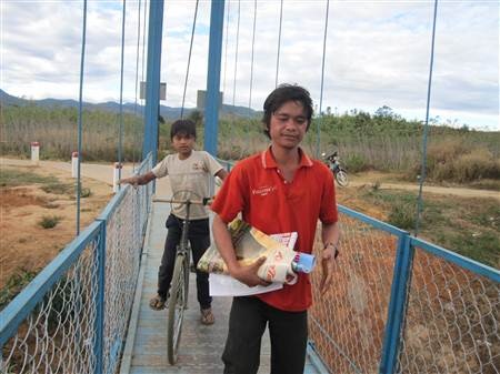 “Làng Dân trí” hạnh phúc qua cầu Khuyến học & Dân trí đi chơi Tết - 5