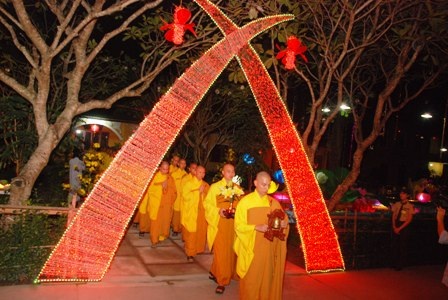 Đón giao thừa tại ngôi chùa lớn nhất - 2