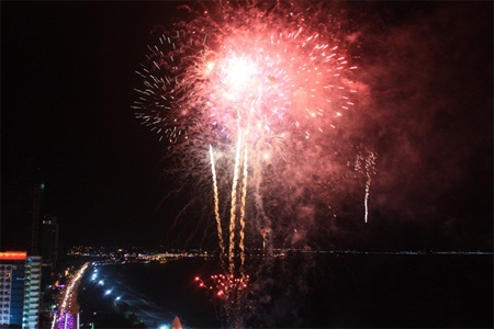 Mãn nhãn với pháo hoa đêm giao thừa - 38