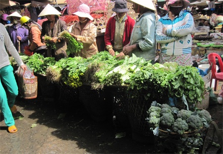 Những gùi hàng “bình ổn” giá cho ngày Tết - 1 Những gùi hàng “bình ổn” giá cho ngày Tết - 1