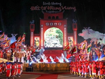 Dâng hương tưởng nhớ công đức các Vua Hùng - 1 Dâng hương tưởng nhớ công đức các Vua Hùng - 1