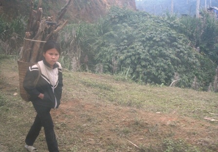 Trẻ nghèo co ro trong giá rét - 10