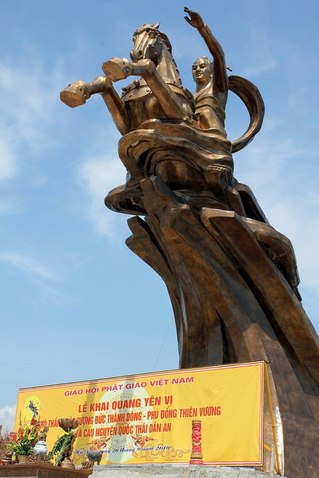 Cung tiến xây đúc Tượng đài Thánh Gióng  - 1