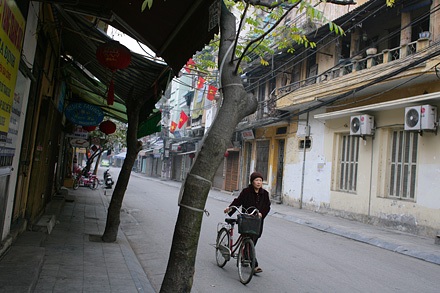 Chuyện lạ ngày thường, chuyện thường ngày Tết - 1 Chuyện lạ ngày thường, chuyện thường ngày Tết - 1