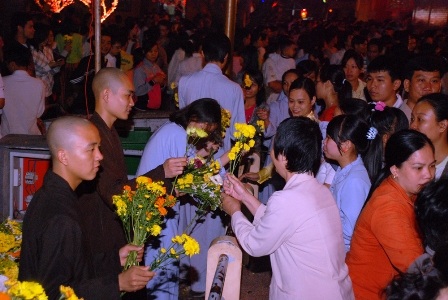 Đón giao thừa tại ngôi chùa lớn nhất - 9