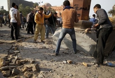 Đụng độ bùng phát giữa các cuộc biểu tình tại Ai Cập - 4