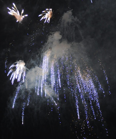 Mãn nhãn với pháo hoa đêm giao thừa - 11
