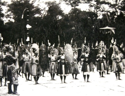 Xem lễ hội cung đình Huế xưa qua bộ ảnh quý đen trắng - 10