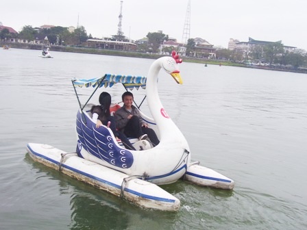 Đầu xuân, đạp vịt… lấy "hên" - 2