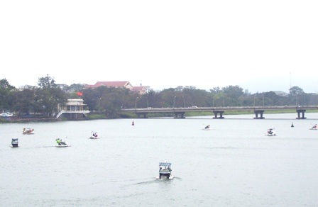 Đầu xuân, đạp vịt… lấy "hên" - 3