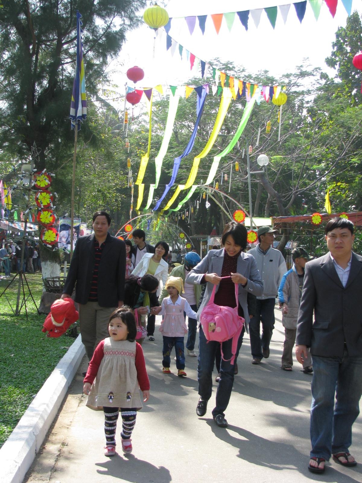 “Tết xưa” hút khách du xuân - 1