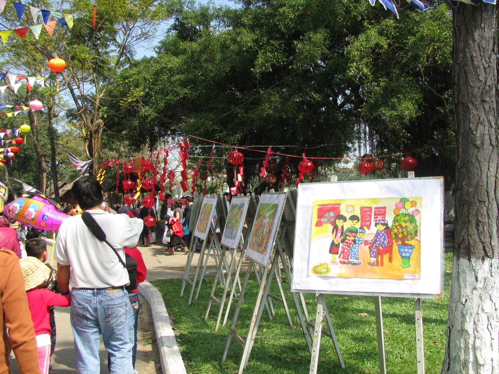 “Tết xưa” hút khách du xuân - 9