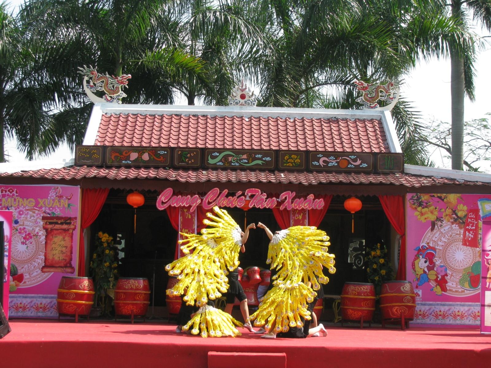 “Tết xưa” hút khách du xuân - 10