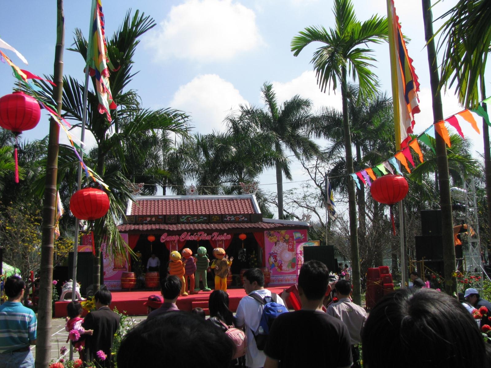 “Tết xưa” hút khách du xuân - 11