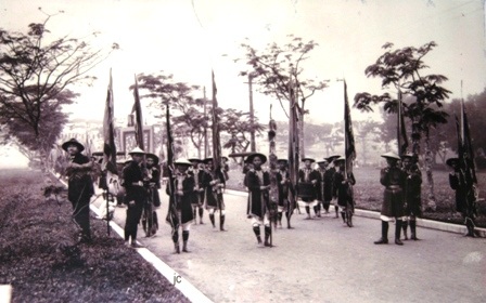 Xem lễ hội cung đình Huế xưa qua bộ ảnh quý đen trắng - 11