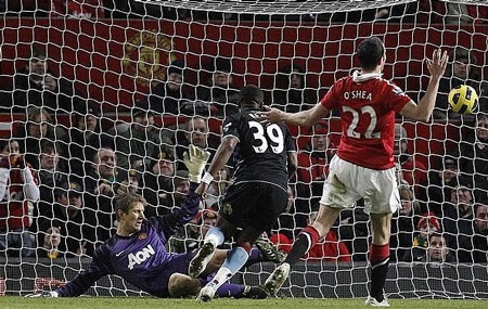 Những khoảnh khắc ấn tượng vòng 25 Premier League - 12