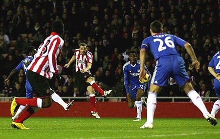 Những khoảnh khắc ấn tượng vòng 25 Premier League - 13