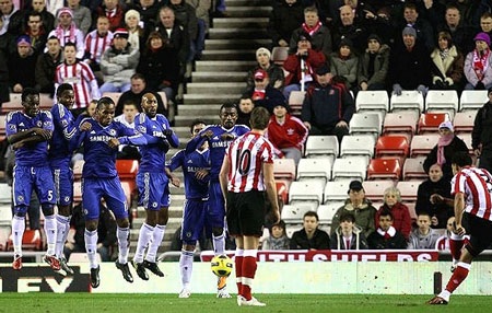 Những khoảnh khắc ấn tượng vòng 25 Premier League - 16