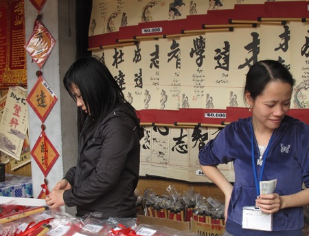 Nô nức mua chữ cầu may - 8 Nô nức mua chữ cầu may - 8