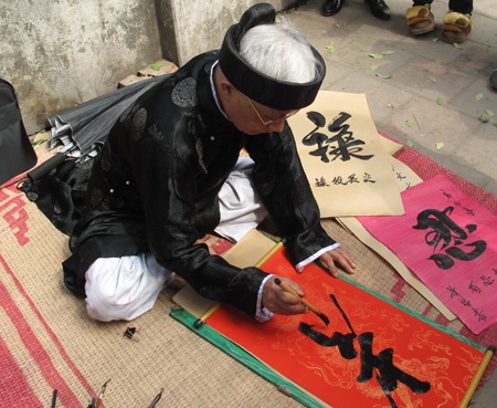 Nô nức mua chữ cầu may - 11 Nô nức mua chữ cầu may - 11