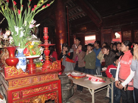 Nô nức mua chữ cầu may - 2 Nô nức mua chữ cầu may - 2