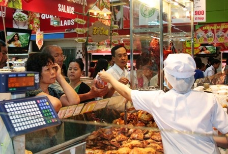 Thịt gà, hoa quả đắt hàng lễ tiễn ông bà - 1 Thịt gà, hoa quả đắt hàng lễ tiễn ông bà - 1