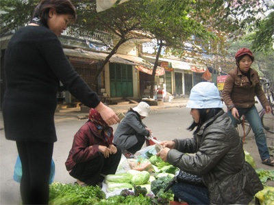 Chợ tết bán mở hàng, giá nguyên liệu làm lẩu tăng - 2 Chợ tết bán mở hàng, giá nguyên liệu làm lẩu tăng - 2