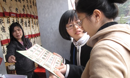 Nô nức mua chữ cầu may - 10 Nô nức mua chữ cầu may - 10