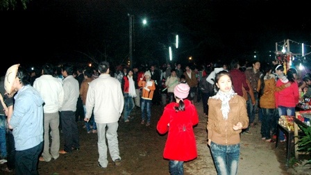 Đặc sắc phiên chợ khuya cầu may đầu năm - 1