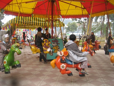 Rạp chiếu phim “cháy” vé, công viên tấp nập người - 3 Rạp chiếu phim “cháy” vé, công viên tấp nập người - 3