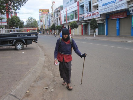 Thân già còm cõi mưu sinh ngày đầu năm  - 3