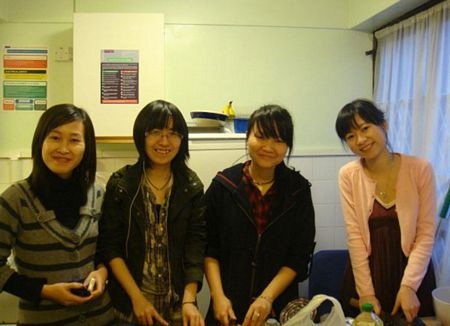 Du học sinh Việt Nam tại Anh tưng bừng đón Tết - 1